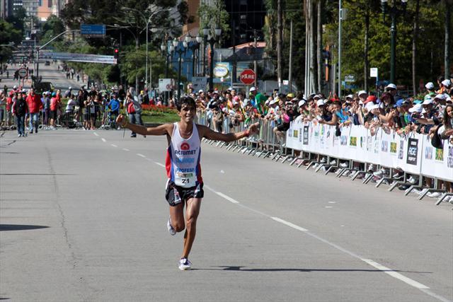 Maratona Caixa de Curitiba em 2011 / Foto: Cesar Brustolin/SMCS